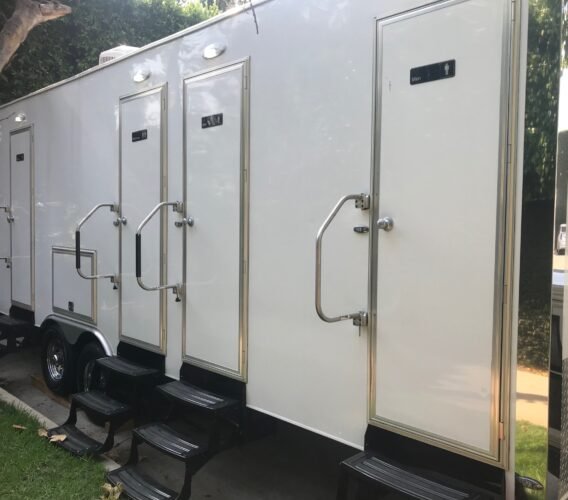 5 Station Restrooms Trailor